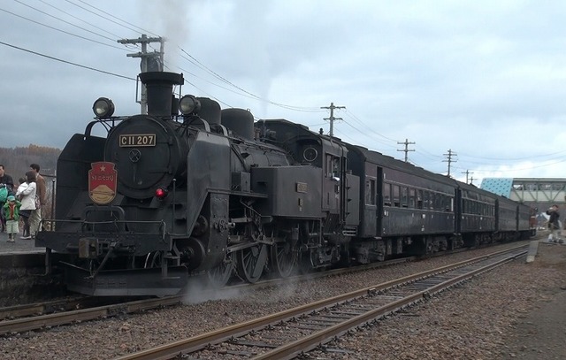 濃紺の旧型客車 SLニセコ号: 鉄オタではない鉄道好き ナオキが